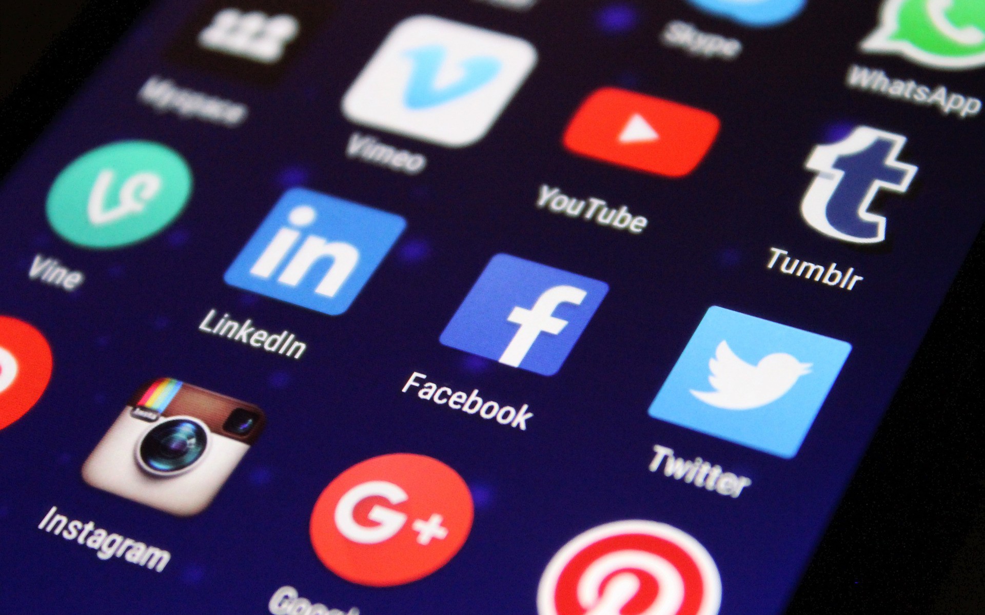 instagram bug brings social media accountability to the forefront again dzone performance - instagram bug causing users to lose followers complex
